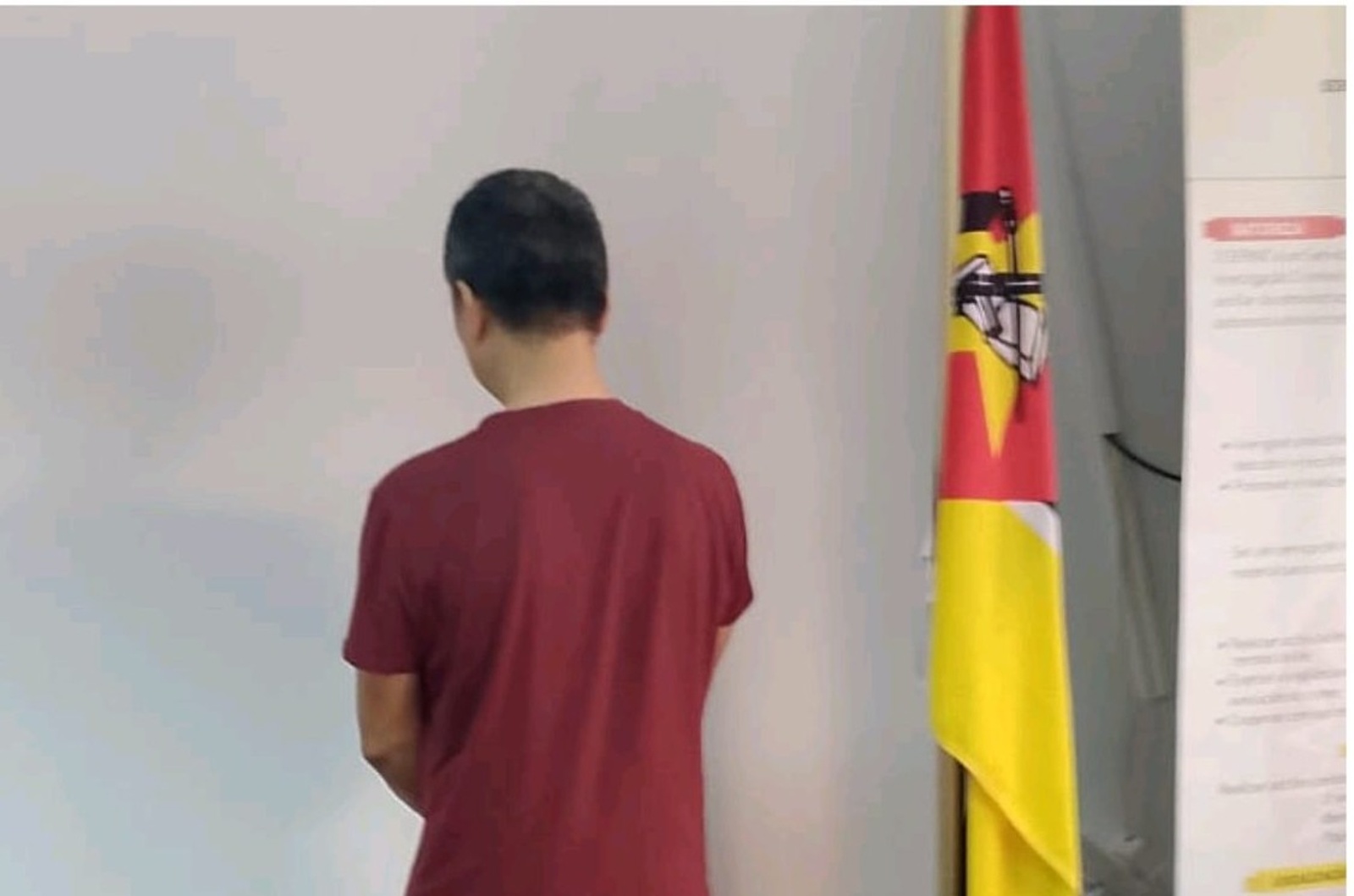 Chines detido marfim chines.jpg