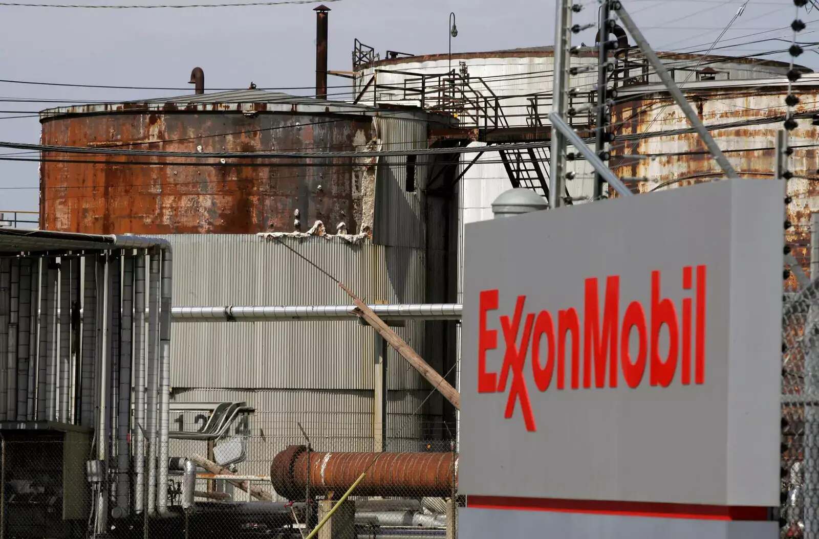Exxon Mobil E.jpg